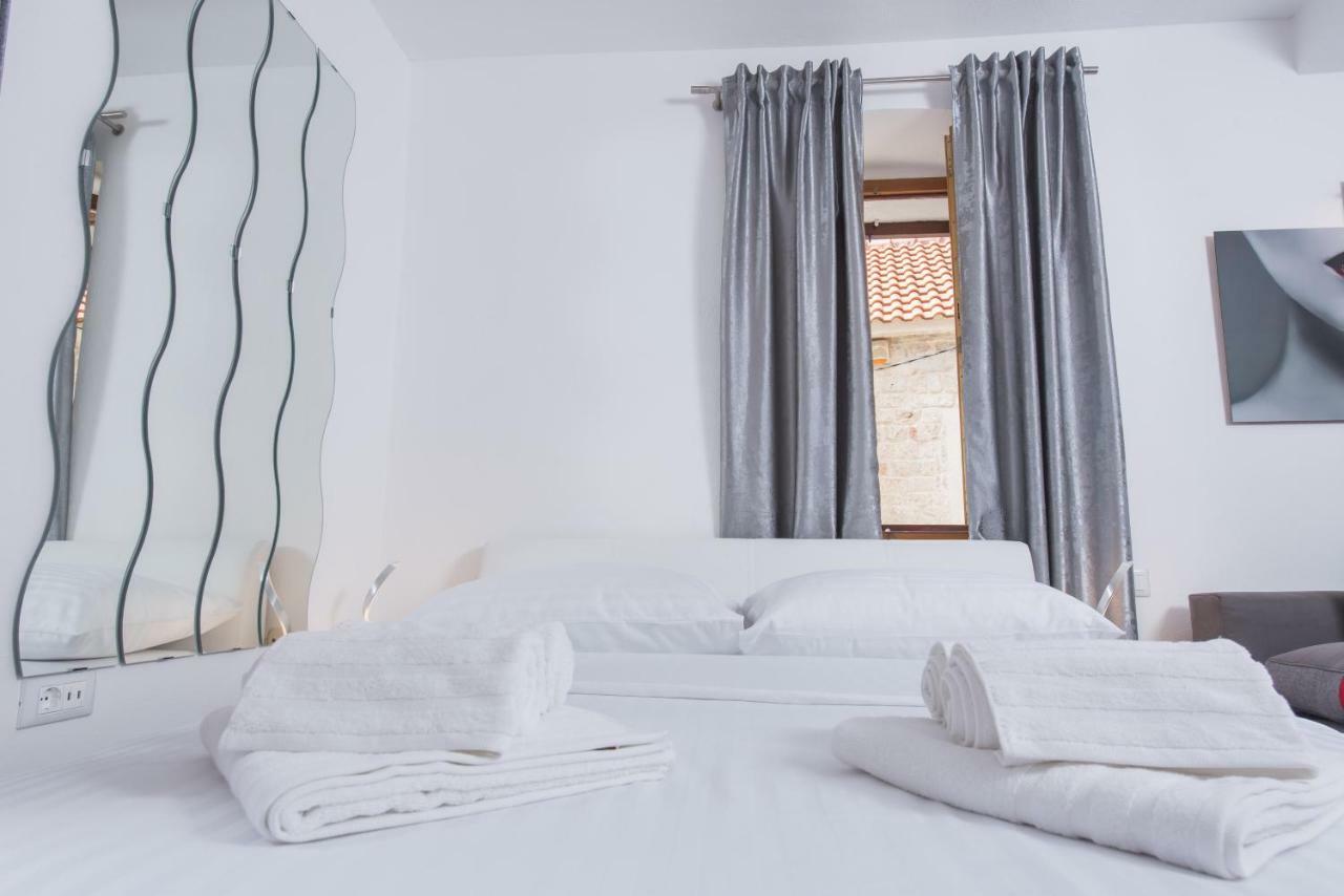 Studio Apartment Lena Kastela Exterior photo